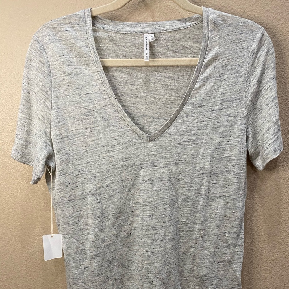 NWT Banana Republic linen t shirt. Size M.